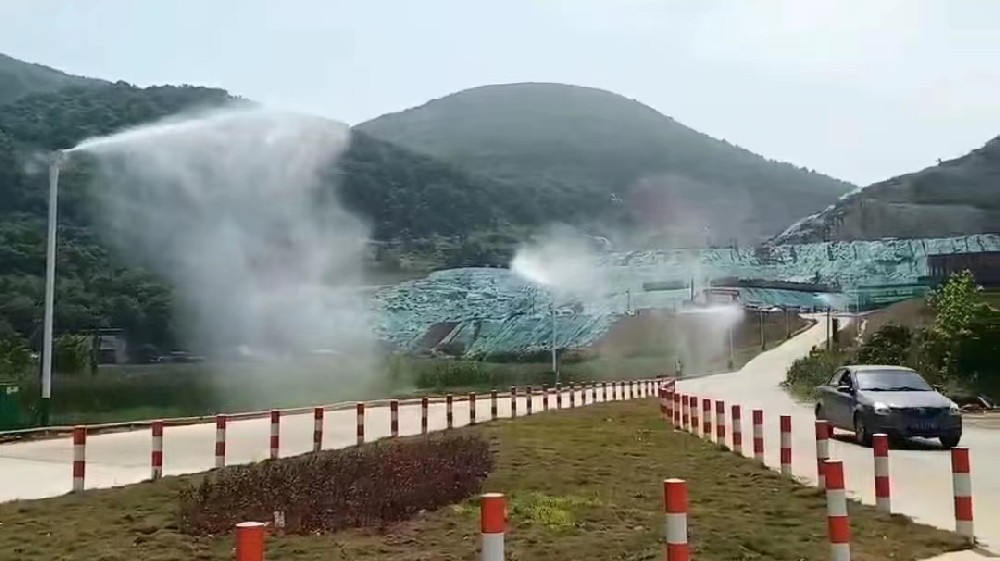 矿场道路360旋转降尘